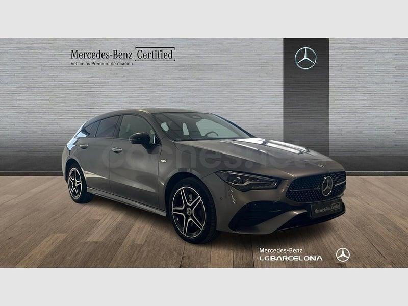 Usado Mercedes CLA250e Shooting Brake AMG line 218 CV (160 kW) 2025 Gris montaña Familiar