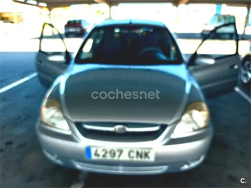 Usado Kia Rio 75 CV (55 kW) 2003 Gris / plata Berlina
