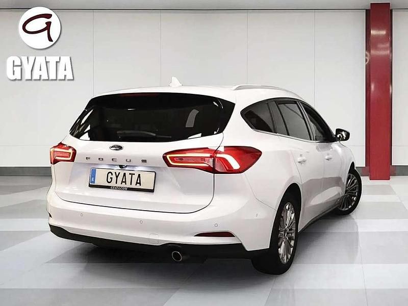 Usado Ford Focus Titanium 120 CV (88 kW) 2019 Blanco Familiar