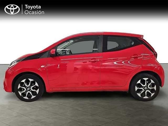 Usado Toyota Aygo X-play 72 CV (52 kW) 2021 Rojo Utilitario