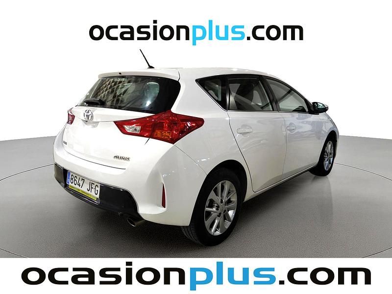 Usado Toyota Auris Active 132 CV (97 kW) 2015 Blanco Utilitario
