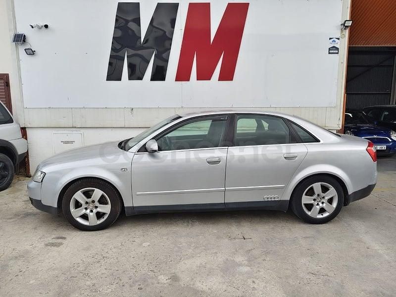 Usado Audi A4 115 CV (84 kW) 2001 Gris / plata Familiar