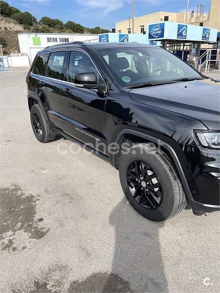 Usado Jeep Grand Cherokee Laredo 250 CV (183 kW) 2019 Negro SUV