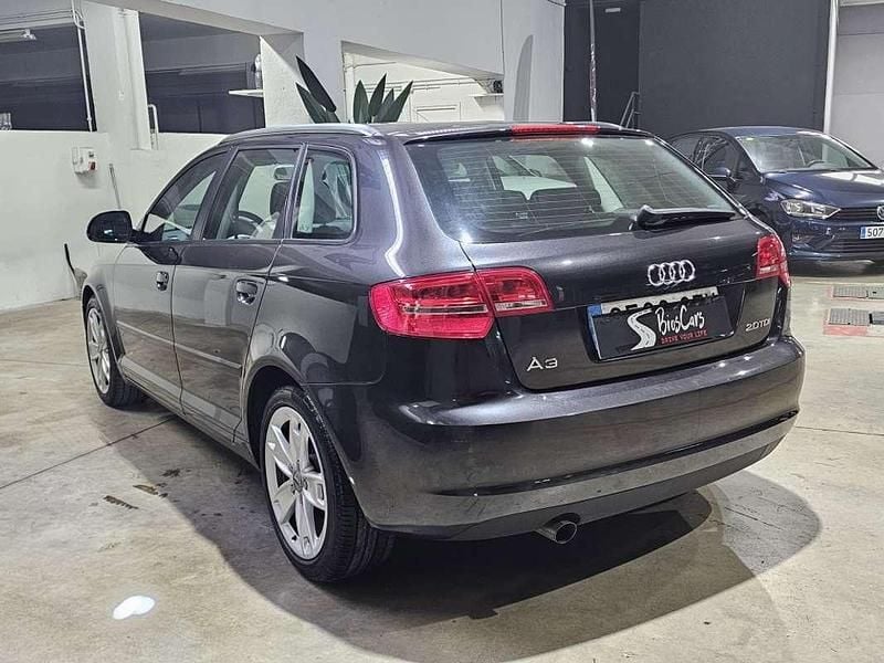 Usado Audi A3 Sportback Ambition 140 CV (102 kW) 2010 Negro Utilitario