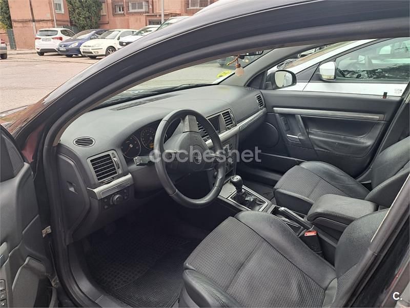 Usado Opel Vectra Elegance 120 CV (88 kW) 2008 Negro Familiar
