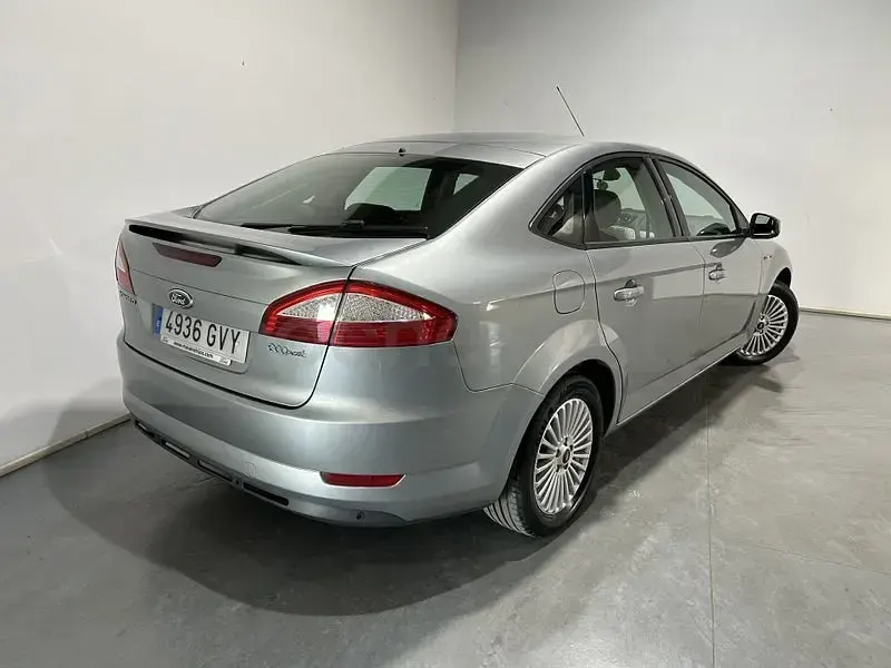 Usado Ford Mondeo 125 CV (91 kW) 2010 Gris / plata Berlina