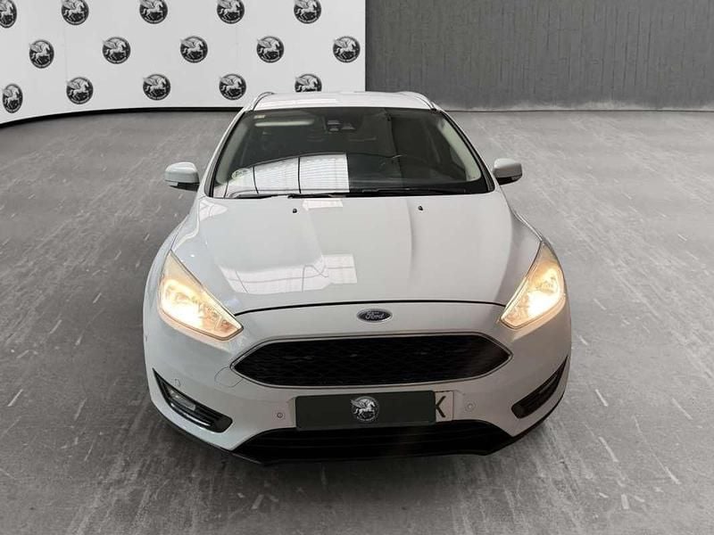 Usado Ford Focus Titanium 116 CV (85 kW) 2015 Blanco Familiar