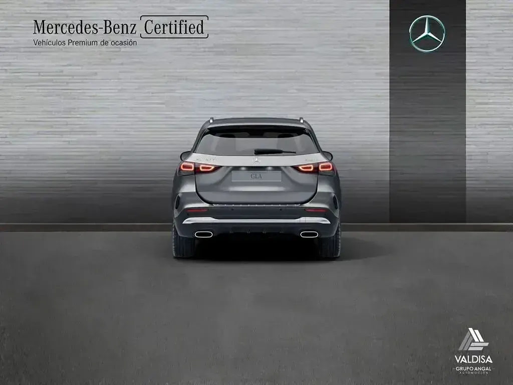 Usado Mercedes GLA200 AMG line 150 CV (110 kW) 2022 Gris montaña SUV