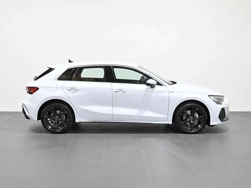 Usado Audi A3 Sportback Comfort 150 CV (110 kW) 2025 Blanco Utilitario