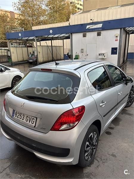 Usado Peugeot 207 75 CV (55 kW) 2010 Gris / plata Berlina