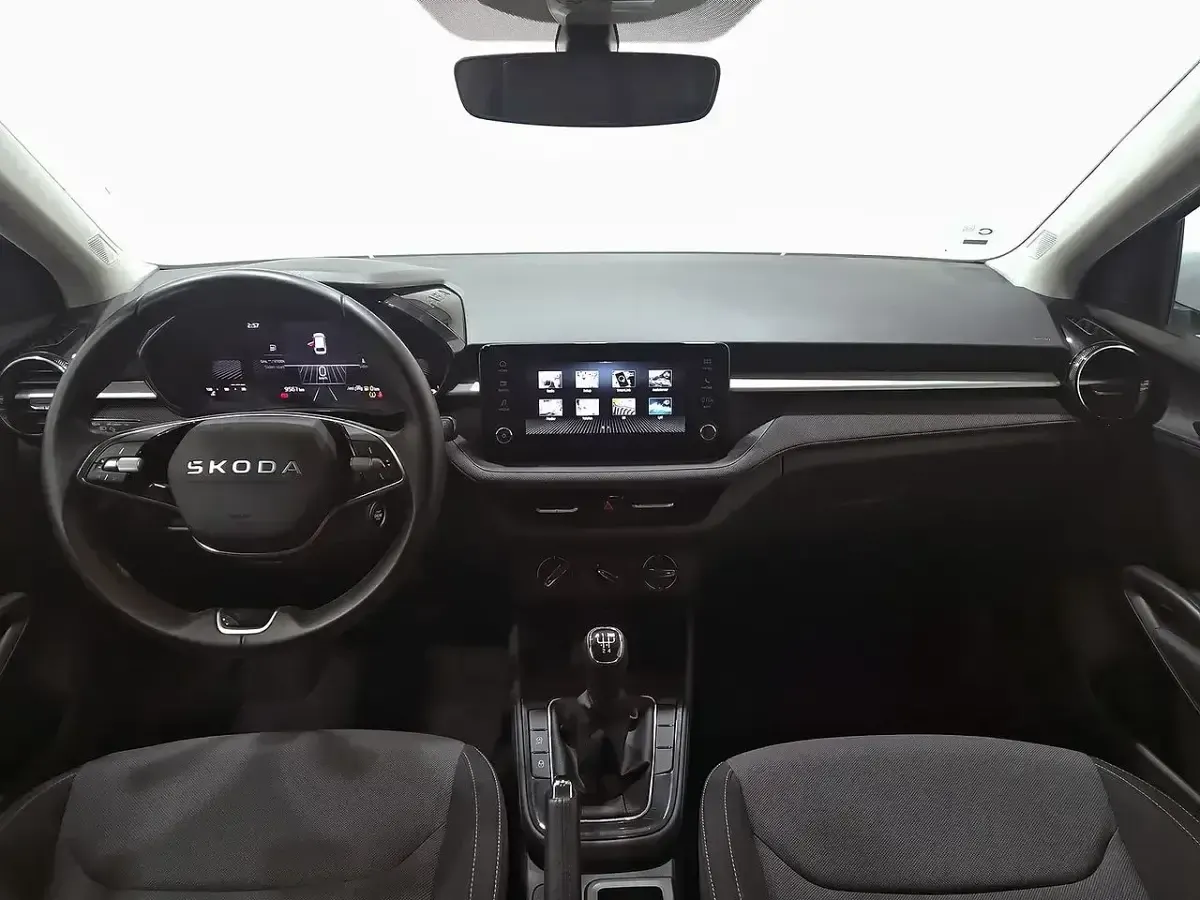 Usado Skoda Fabia Selection 95 CV (69 kW) 2025 Blanco Utilitario