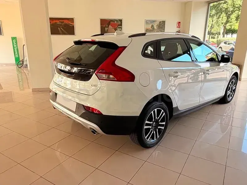 Usado Volvo V40 CC Plus 120 CV (88 kW) 2019 Blanco Familiar