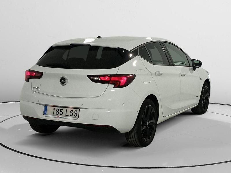 Usado Opel Astra Design & Tech 111 CV (81 kW) 2021 Blanco Utilitario