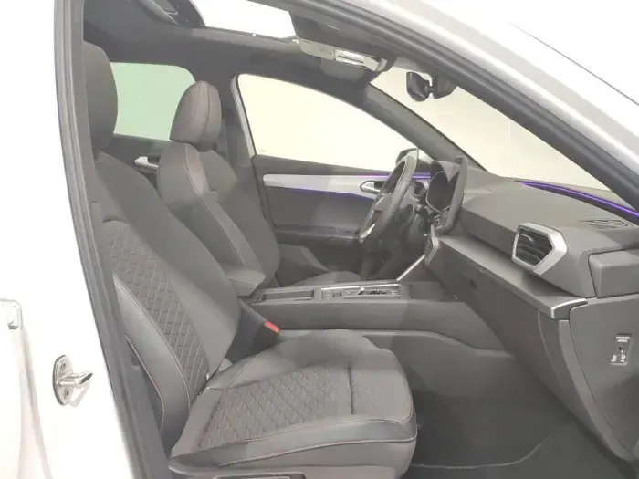 Usado Seat Leon FR 204 CV (150 kW) 2025 Blanco Berlina