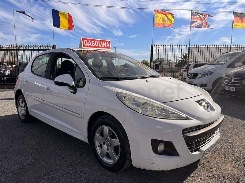 Usado Peugeot 207 Active 75 CV (55 kW) 2011 Blanco Berlina