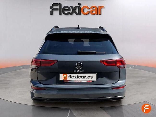 Usado VW Golf VIII 115 CV (84 kW) 2021 Gris / plata Familiar