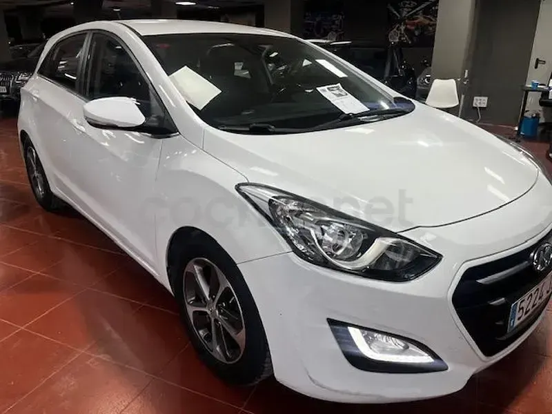 Usado Hyundai i30 GO! 136 CV (100 kW) 2016 Blanco Berlina