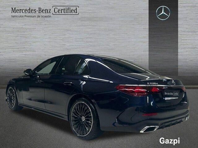 Usado Mercedes E220 AMG line 197 CV (144 kW) 2024 Azul náutico Berlina