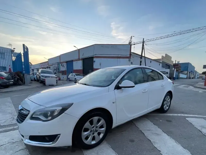 Usado Opel Insignia Selective 136 CV (100 kW) 2017 Blanco Berlina
