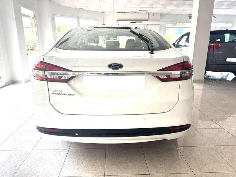 Usado Ford Mondeo Trend 167 CV (122 kW) 2019 Blanco Berlina