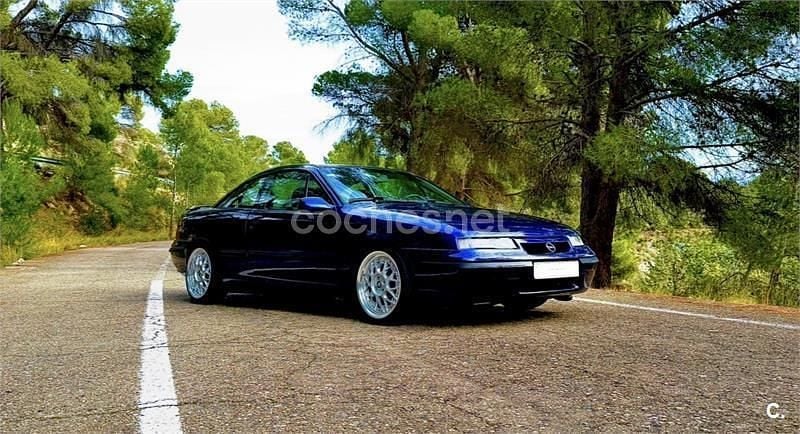 Usado Opel Calibra 136 HP (100 kW) 1996 Azul Coupé