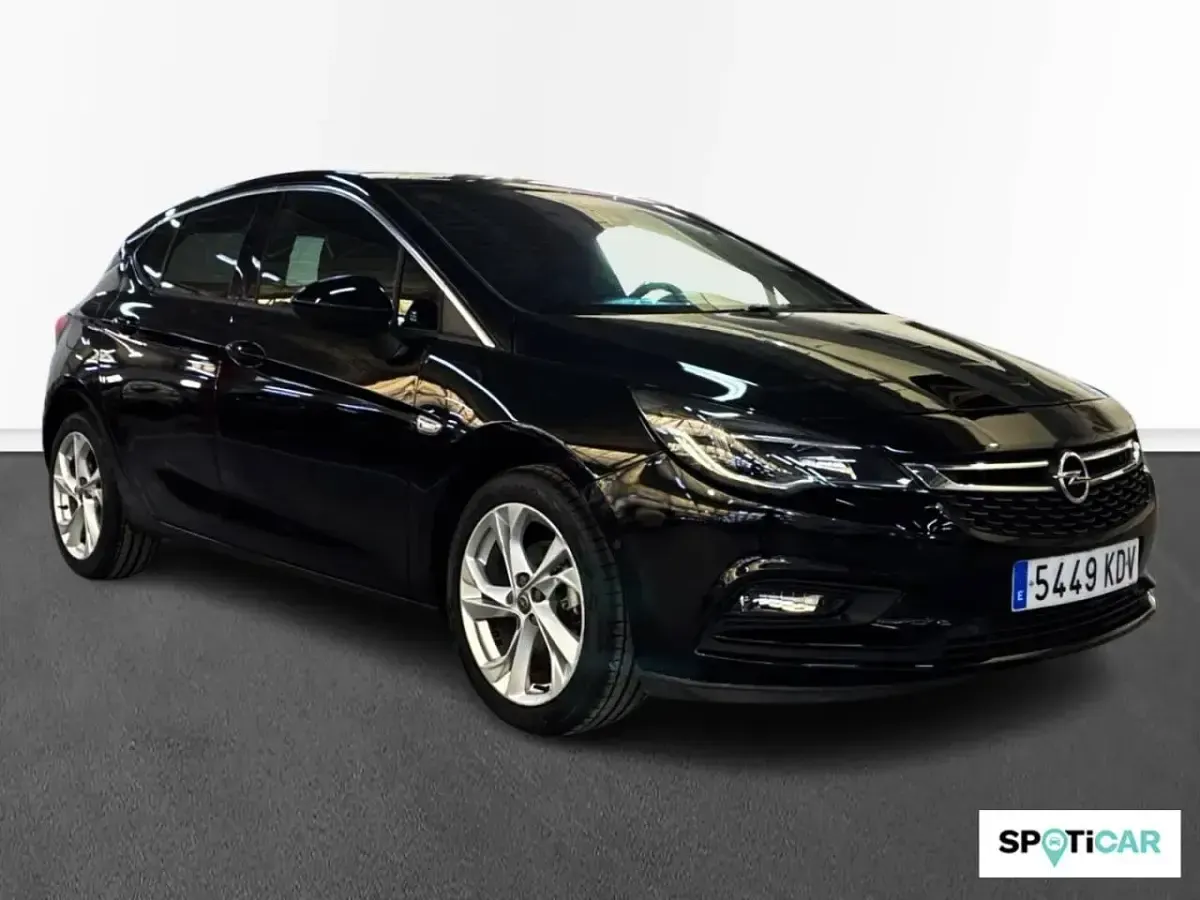 Usado Opel Astra Dynamic 150 CV (110 kW) 2017 Negro Berlina