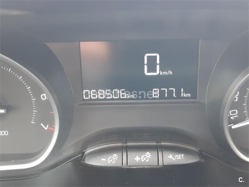 Usado Peugeot 208 Style 82 CV (60 kW) 2017 Blanco Utilitario