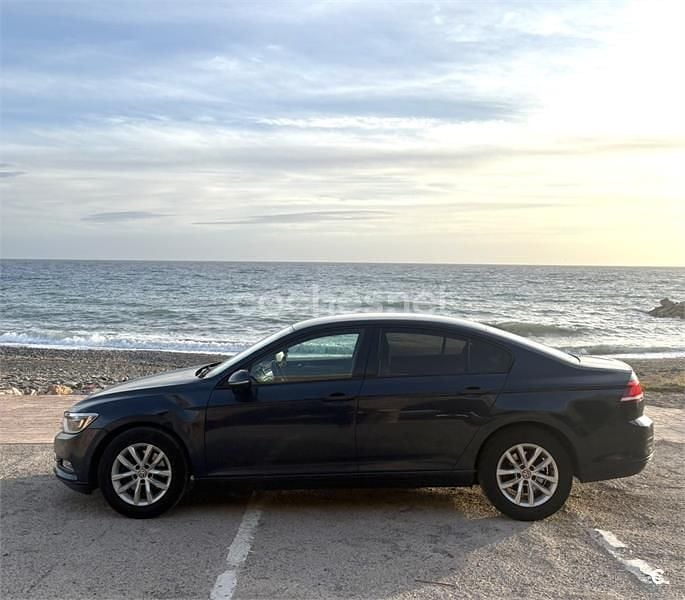 Usado VW Passat Advance 120 CV (88 kW) 2016 Azul Berlina