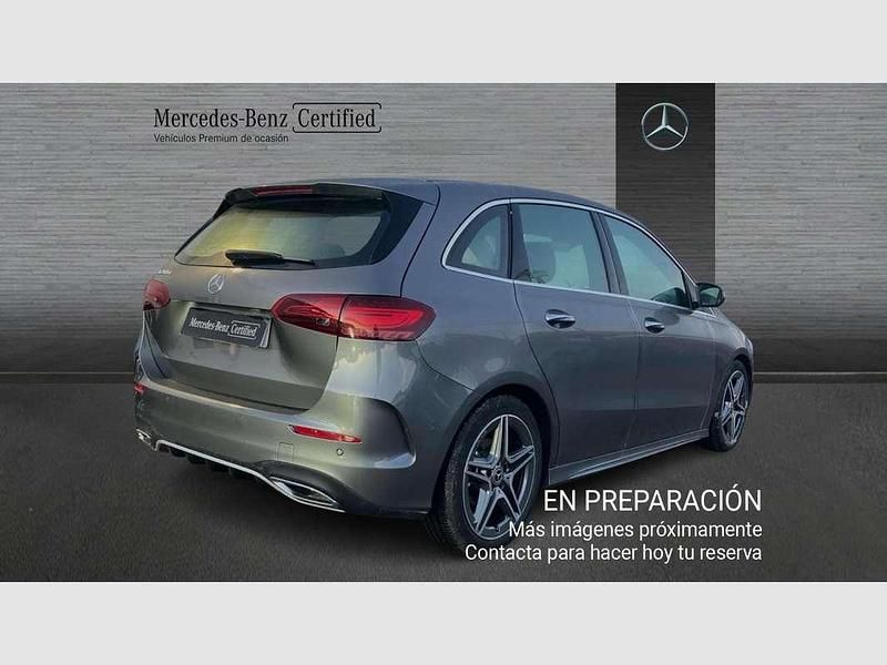 Usado Mercedes B200 150 CV (110 kW) 2025 Gris Monovolumen