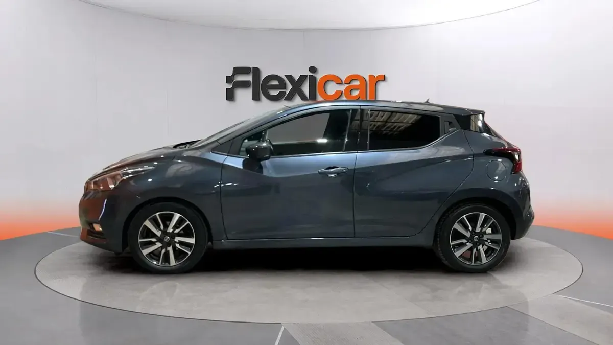Usado Nissan Micra N-Connecta 90 CV (66 kW) 2017 Gris Utilitario