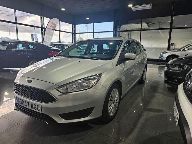 Usado Ford Focus 96 CV (70 kW) 2015 Gris