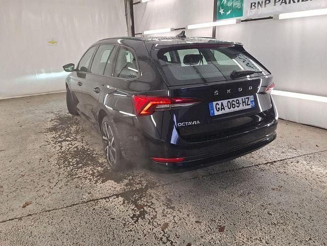 Usado Skoda Octavia Ambition 204 CV (150 kW) 2021 Negro Familiar