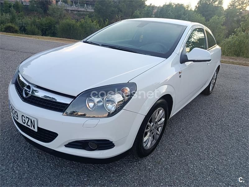 Blanco Usado 2010 Opel Astra GTC Sport Berlina | 4500 € (Buen precio) - Imagen 1/4