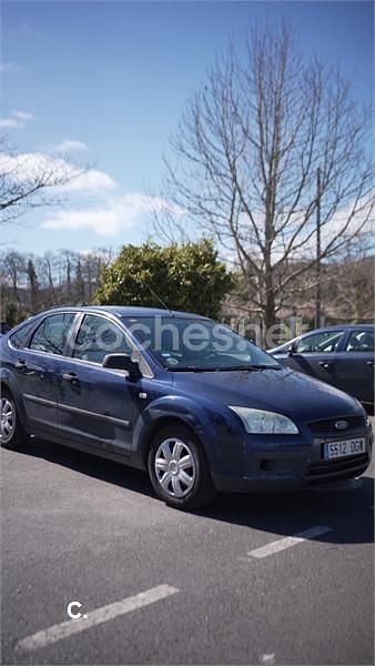 Usado Ford Focus Trend 100 CV (73 kW) 2005 Azul Berlina