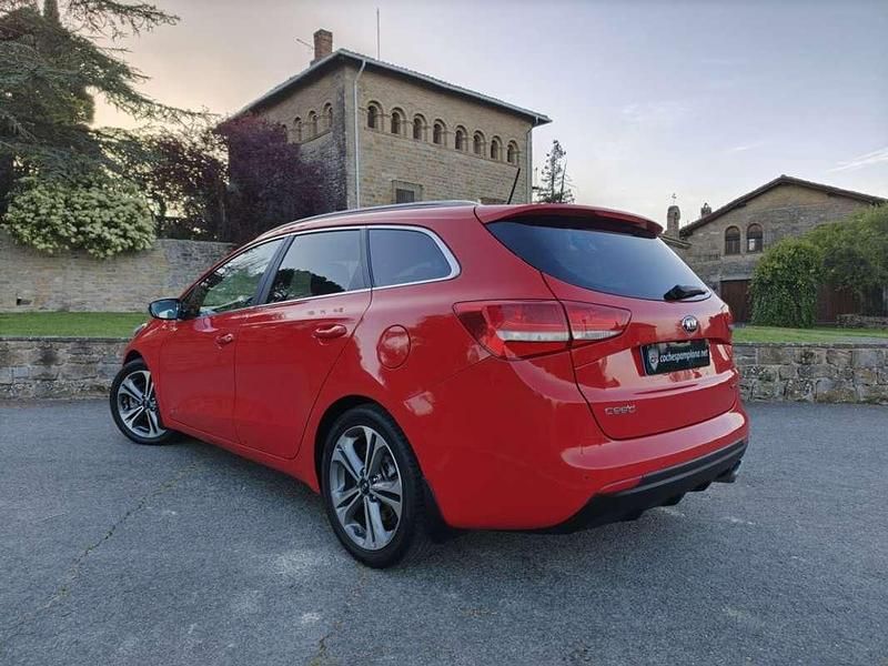 Usado Kia Ceed Sportswagon GT-Line 136 CV (100 kW) 2016 Rojo Familiar