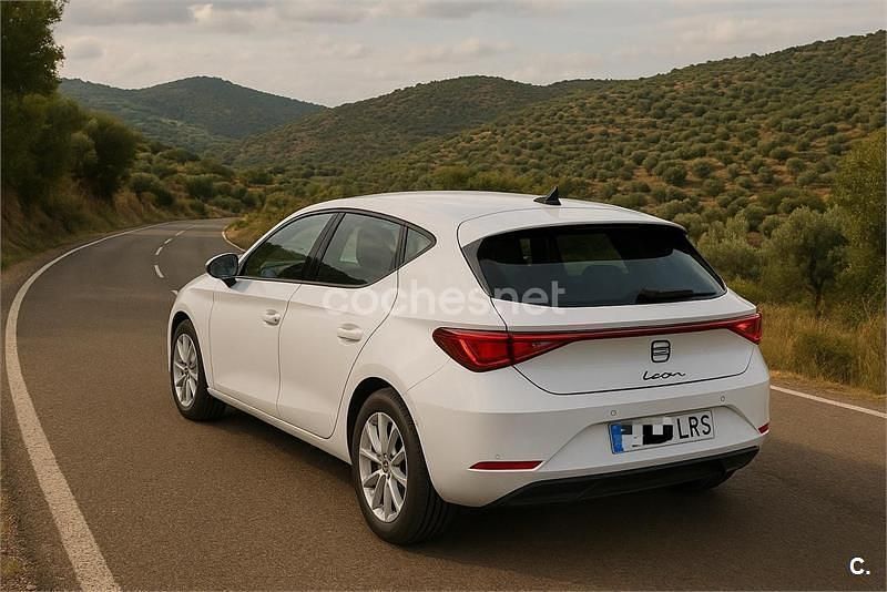 Usado Seat Leon Style 115 CV (84 kW) 2021 Blanco Berlina
