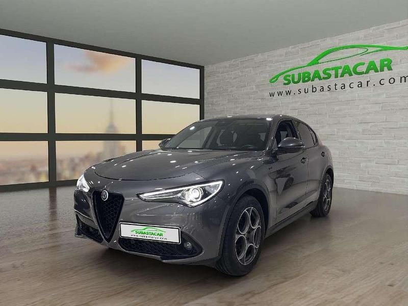 Usado Alfa Romeo Stelvio Sprint 190 CV (139 kW) 2021 Gris SUV