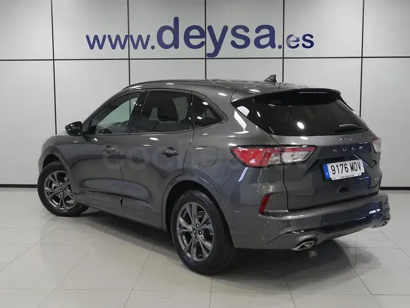 Usado Ford Kuga ST-Line 190 CV (139 kW) 2023 Gris / plata SUV