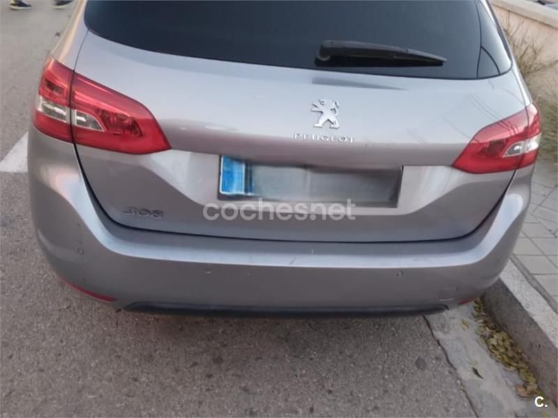 Usado Peugeot 308 SW Style 120 CV (88 kW) 2016 Gris / plata Familiar