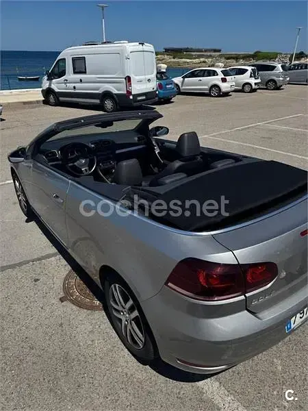 Usado VW Golf 105 CV (77 kW) 2011 Gris / plata Descapotable