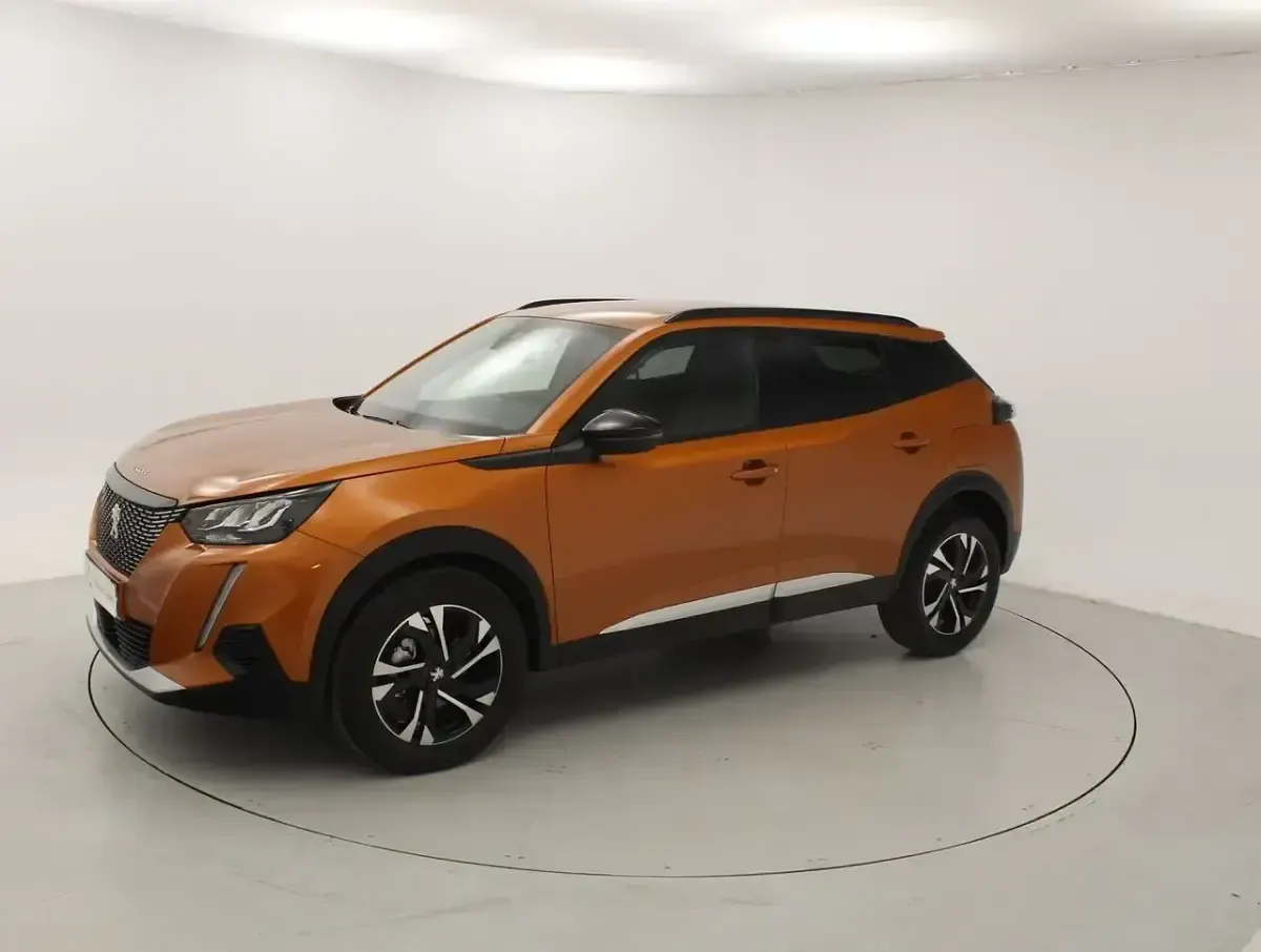 Usado Peugeot 2008 Allure 101 CV (74 kW) 2023 Naranja SUV