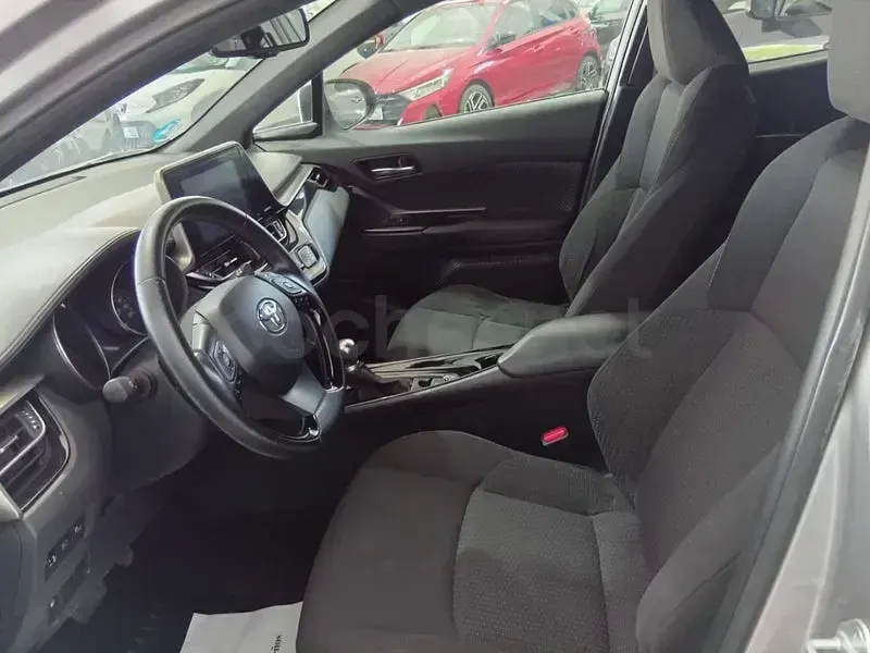 Usado Toyota C-HR Advance 122 CV (89 kW) 2020 Gris / plata SUV