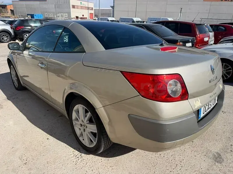 Usado Renault Mégane Cabriolet Authentique 110 CV (80 kW) 2005 Gris / plata Descapotable