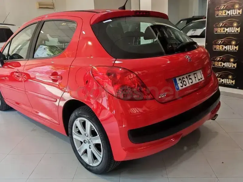 Usado Peugeot 207 Premium 90 CV (66 kW) 2007 Rojo Berlina