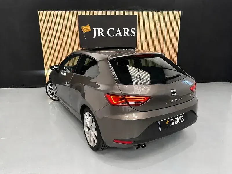 Usado Seat Leon FR 150 CV (110 kW) 2016 Gris / plata Berlina