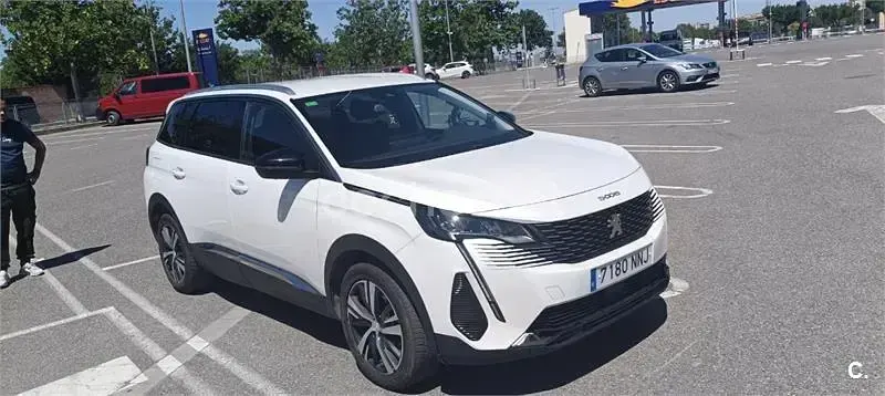 Usado Peugeot 5008 Active 130 CV (95 kW) 2022 Blanco SUV