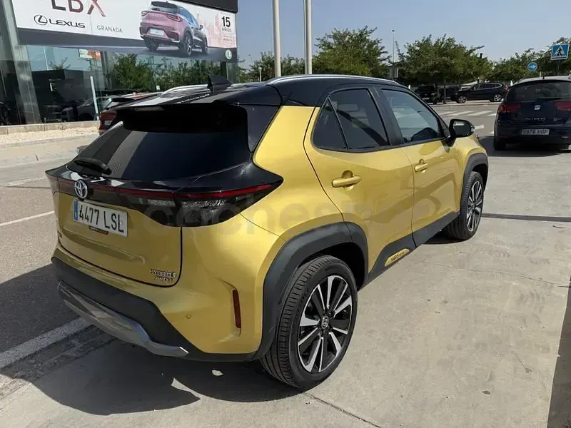 Usado Toyota Yaris Cross 116 CV (85 kW) 2021 Amarillo SUV