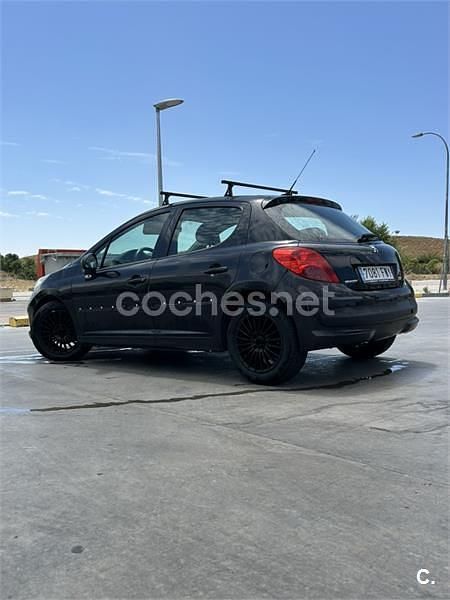 Usado Peugeot 207 70 CV (51 kW) 2007 Negro Berlina