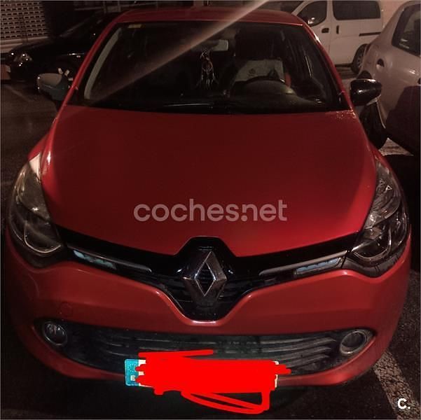 Usado Renault Clio GrandTour LIMITED 90 CV (66 kW) 2015 Rojo Familiar