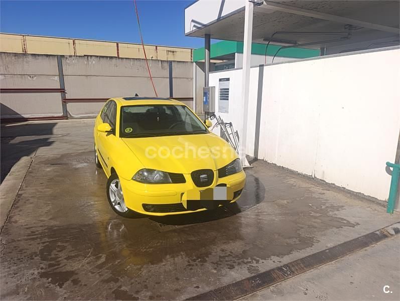Usado Seat Ibiza Reference 100 CV (73 kW) 2005 Amarillo Utilitario